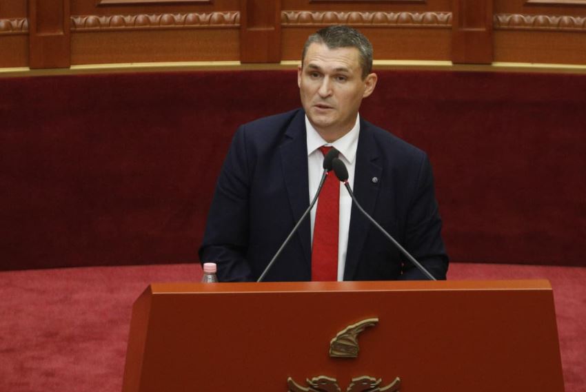 “Pse nuk hetoni Edi Ramën?” – Ja si përgjigjet Altin Dumani