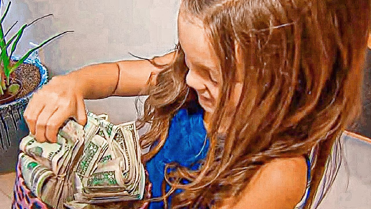 Një nënë gjeti qindra dollarë në çantën e vajzës së saj 13-vjeçare — e vërteta pas kësaj zbulimi është e pabesueshme