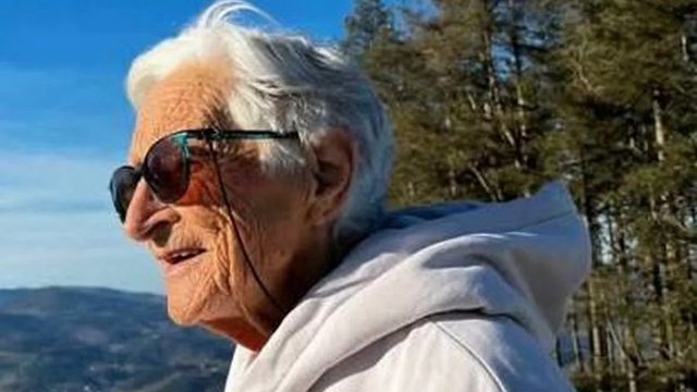 I mbijetoi kancerit të gjirit, Covid-19 dhe…, 101-vjeçarja që kalon dy orë në palestër zbulon dy ushqimet që duhen SHMANGUR…