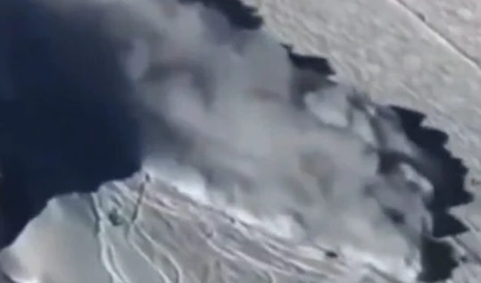 PAMJE/ Momenti kur një ortek i madh përfshin një pistë për ski në Austri, 3 të…