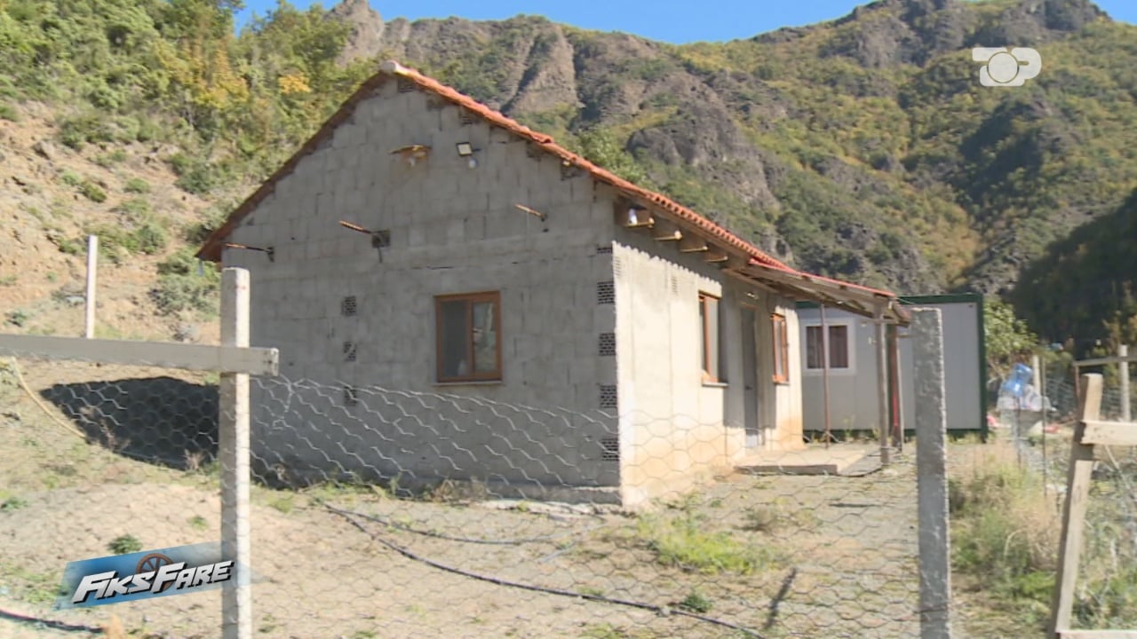 Tronditëse në Mirditë! 8 Vite në Kontenier – Lumi Fan i Mori Shtëpinë, Shteti Ende “Në Gjumë”!