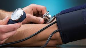 OBSH: Rreth 800 mijë shqiptarë vuajnë nga hipertensioni, konsumojnë shumë..