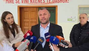 Kandidati i Shqipëria Bëhet në Cërrik: Po intimidohen votuesit, i bëj thirrje policisë së Shtetit të marrë..