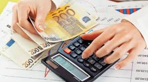 2.5 Milionë € Për Karrige e Tavolina?! Ja Kush Po Merr ‘Copën e Luanit’ Mes Krizës