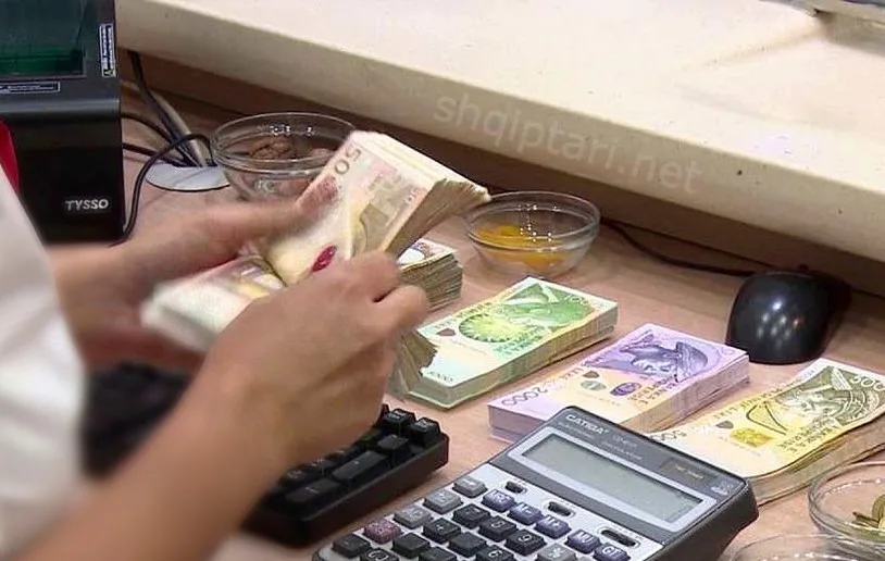 Kursi sot/ Ja me sa po blihen dhe shiten dollari dhe euro