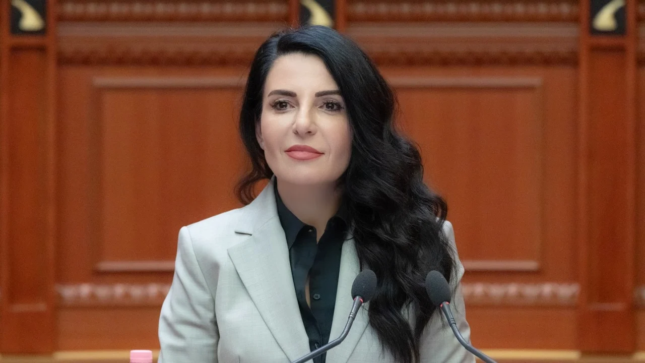 SHOK/ Kushtetuesja rikthen Belinda Ballukun në qeveri – Rama e fiton betejën e papritur!