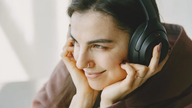 Si të siguroheni që këngëtari/ja juaj i/e preferuar/e nuk është një krijim i inteligjencës artificiale