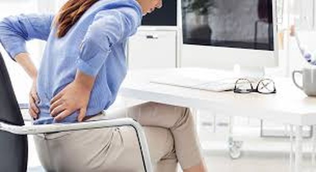 Njihuni me rreziqet që ju kanosen nga qëndrimi ulur gjithë ditën..