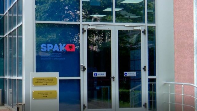 SPAK godet VIP-in e gjykatave! Sekuestro masive ndaj personit që dyshohet se ‘kontrollonte’ vendimet! (EMRI)