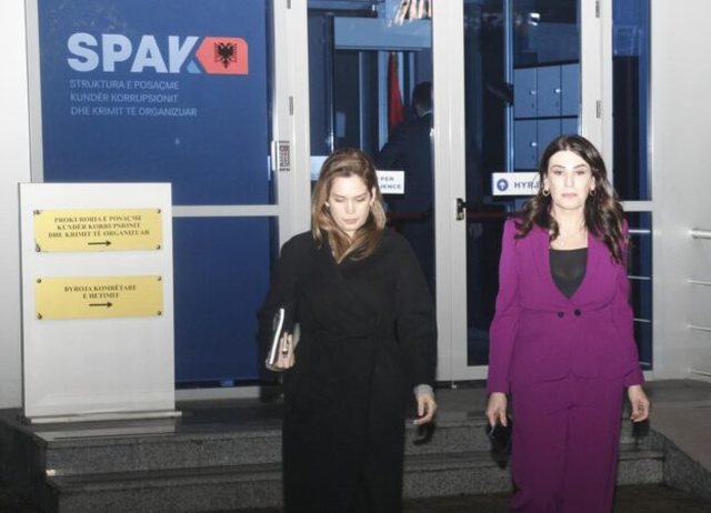 Tenderat korruptiv/ Del pas 3 orësh në SPAK, drejtoresha e..