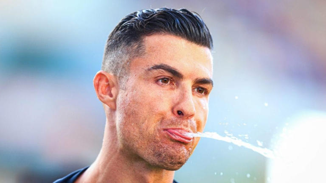 Pse Cristiano Ronaldo e pështyn ujin në vend që ta gëlltisë: Ai e di çfarë thotë shkenca