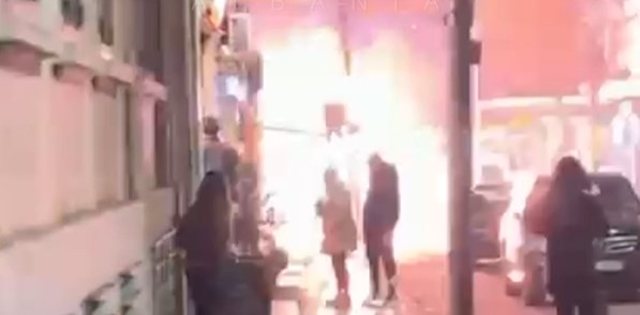 Merr flakë shtylla elektrike te “Selvia”/ Kalimtarët në rrezik, asnjë shërbim emergjence në zonë