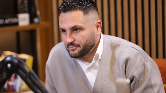 “Armikun e njeh dhe i ruhesh”, Bes Kallaku në podcastin e Grida Dumës: Zhgënjimet më të mëdha vijnë nga njerëzit e afërt…