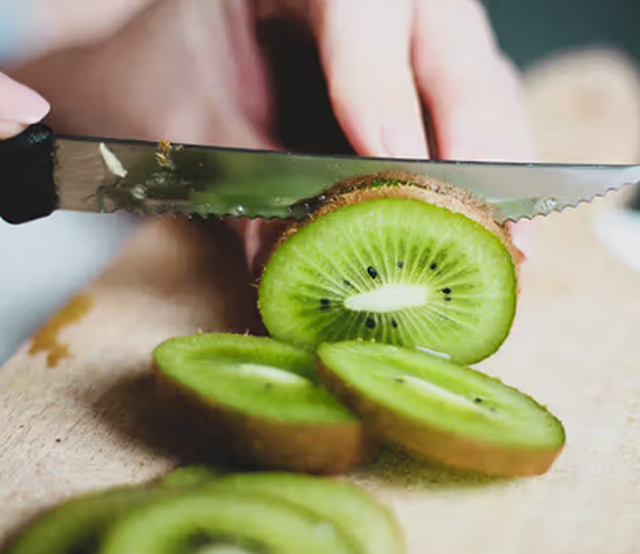 A e dinit që Kivi ka një efekt shumë të madh në shëndetin mendor? Konsumojeni atë për 4 ditë dhe do ju ndryshoj…