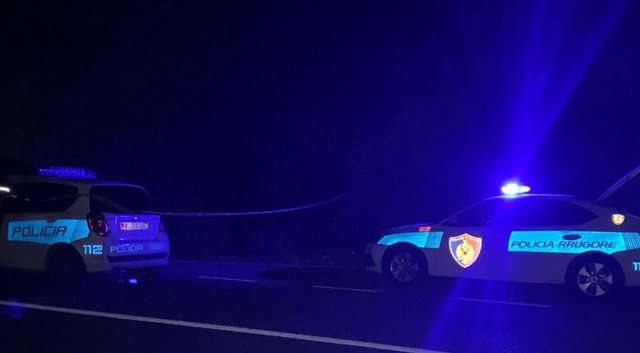 Aksident në Sarandë/ Makina del nga rruga dhe përfundon në kanal, plagoset shoferi