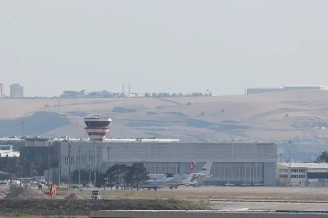 Turqi/ Zhduket avioni që transportonte shefin e ushtrisë libiane