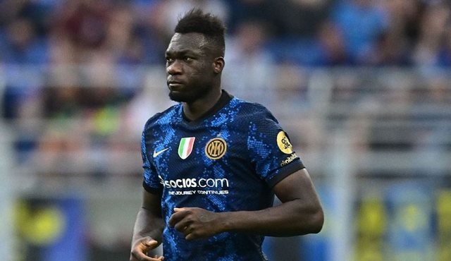 VIDEO/ I vranë shokun e skuadrës pak ditë më parë, ish-sulmuesi i Interit mbyll karrierën: Nuk dua të dëgjoj më për futbollin