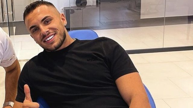 VIDEO/ “Duhet të ndalojmë…”- Skena intime në BBVK, Edi ngre banoren dhe vendos kokën tek…, nuk është Dolce