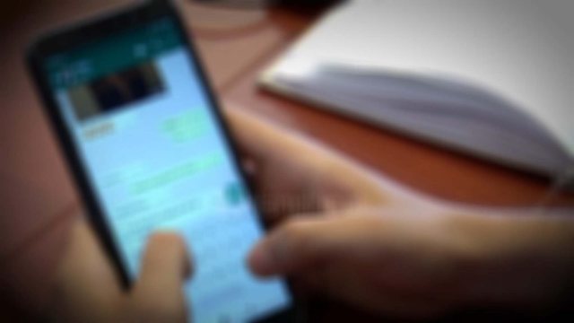 “Më jep 1000 euro ose do të publikoj fotot”, arrestohet 20-vjeçari që hapte profile vajzash dhe shantazhonte djemtë (EMRI)