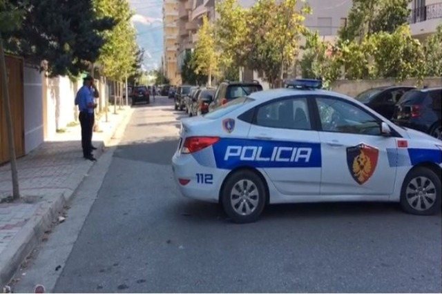 “Pse të kalosh ti i pari dhe jo unë?!”/ 15-vjeçari u godit me thikë në qafë, si nisi sherri mes nxënësve të shkollës 9-vjeçare në Sarandë!