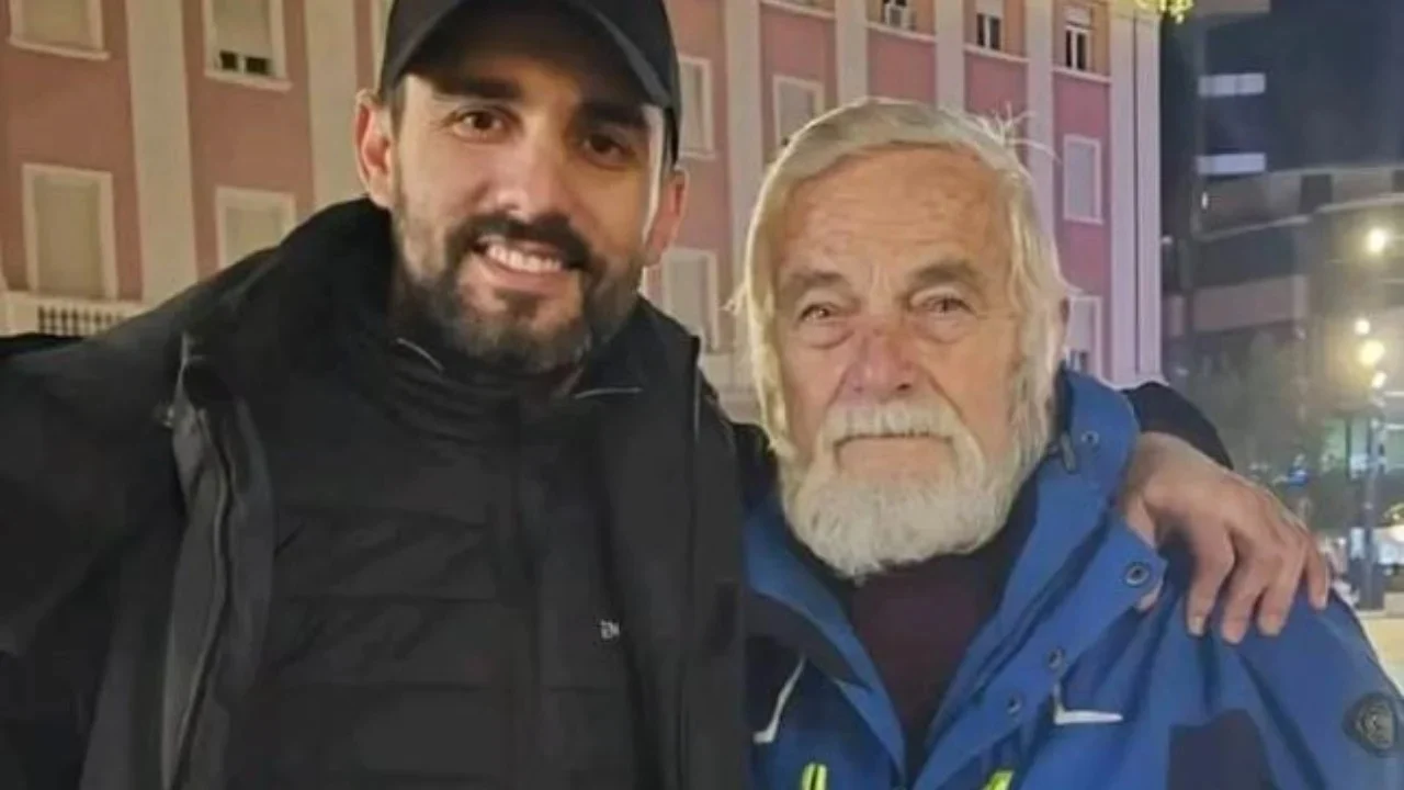 “Më thanë ‘i pafytyrë, pa dinjitet dhe Sorosian”, Viktor Zhusti i rikthehet fotos me Adriatik Lapajn: Përgjigje për ‘respektuesit e vjetër’ dhe ‘armiqtë e rinj’