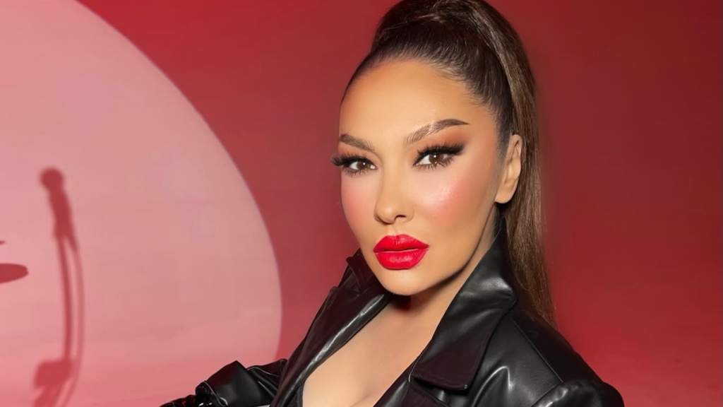 Sulmet masive ndaj Adelina Ismailit, shkak Shpat Kasapi — reagon motra e këngëtares (Foto)