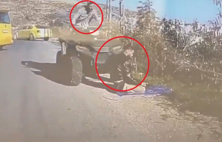 VIDEO/ Ushtari izraelit godet me mjet palestinezin që po falej në Bregun Perëndimor