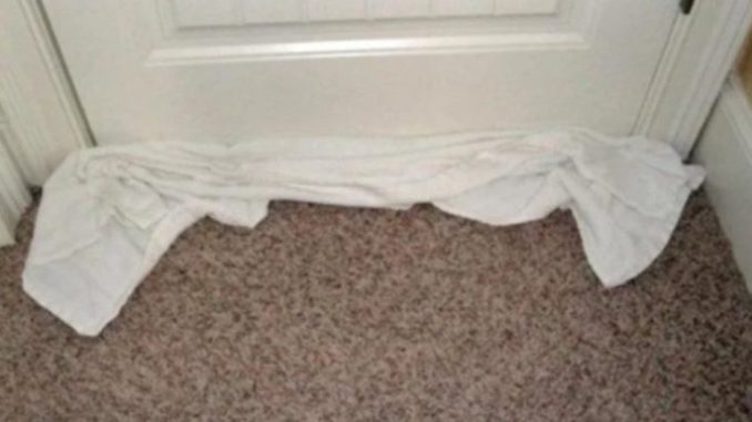 Pse duhet të vendosni peshqir në fund të derës kur qëndroni në hotel?