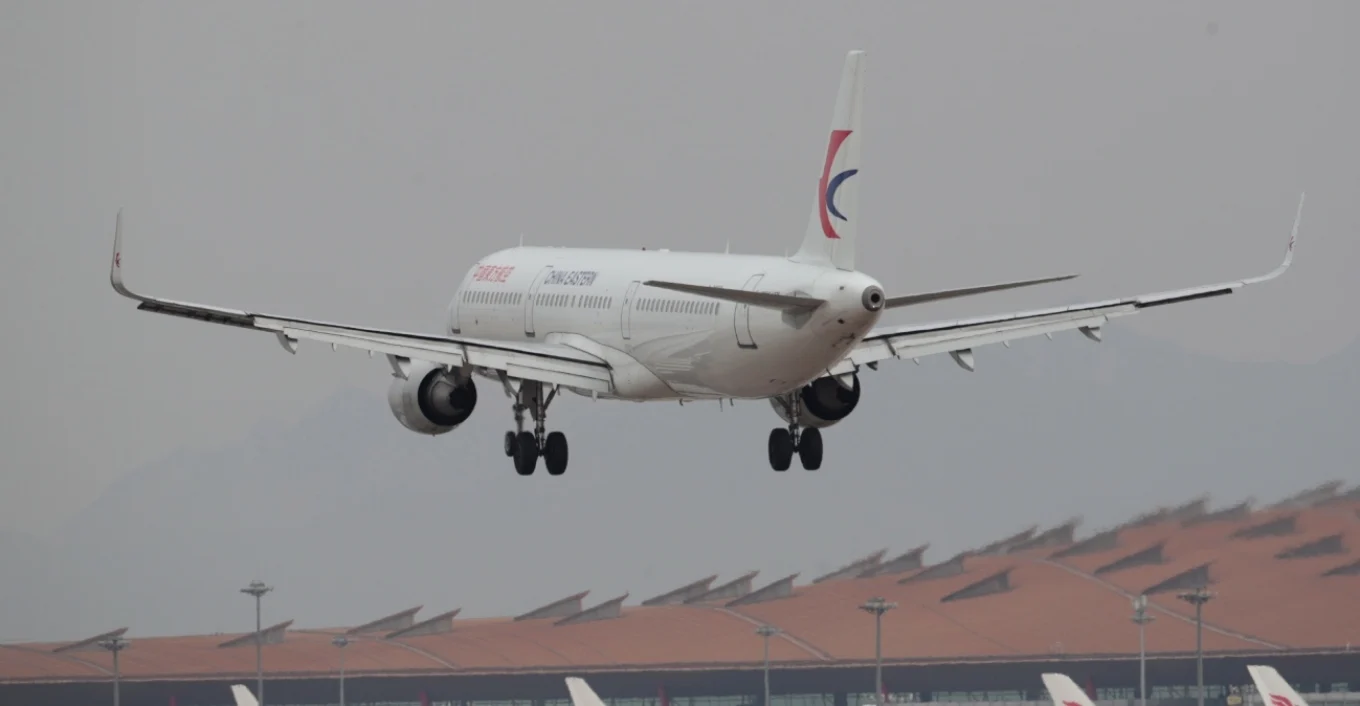 Pothuajse 30 orë në ajër, nisin fluturimet rekord pa ndalesa që lidhin tre kontinente dhe mbulojnë..