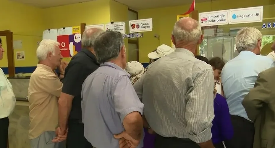 Nga sot nis shpërndarja e bonusit për pensionistët, ja sa përfitojnë! Sportelet e postës janë të hapura..