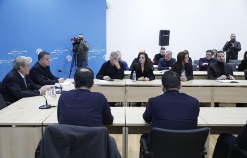 “Mos e gëzoftë!”- Zbardhet debati në Kryesinë e PD, Berisha: Për Avokatin e Popullit bëmë gabim! Përgjegjësinë e ka..