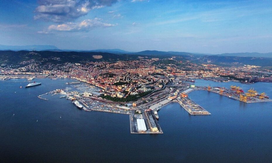 Humb jetën në portin e Triestes një shqiptar