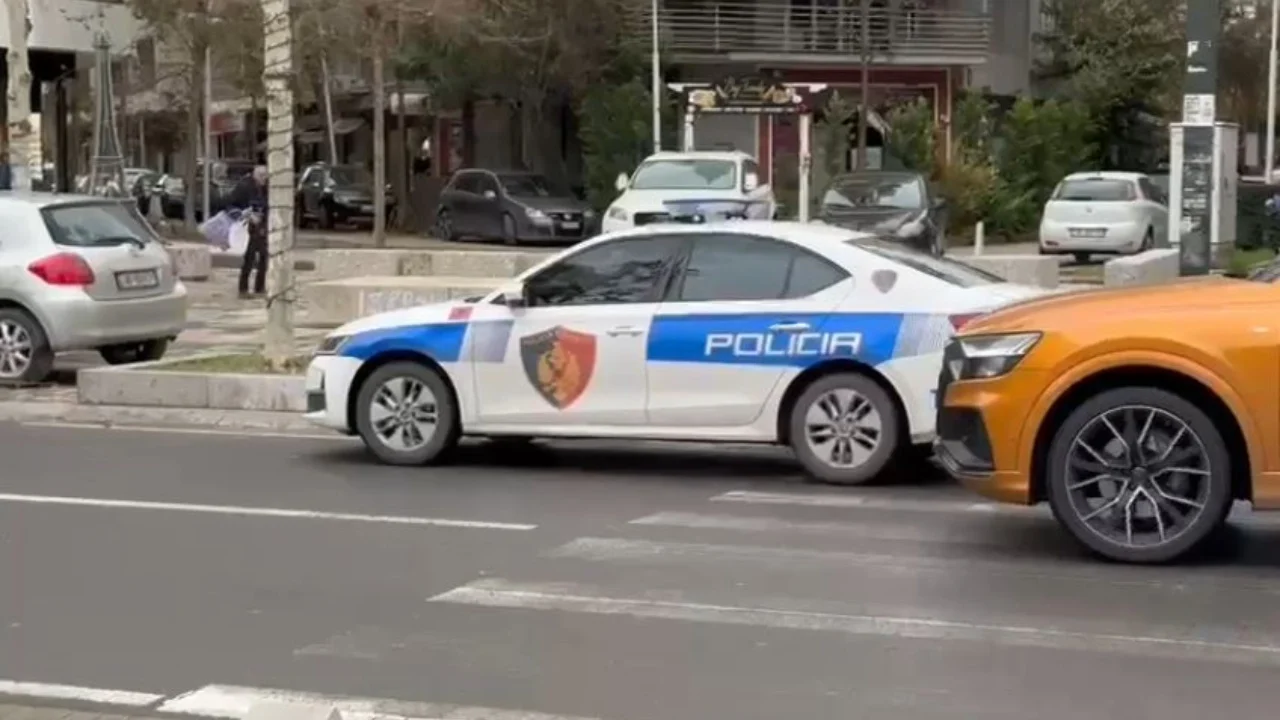 E rëndë në Vlorë/ U rrëzua dhe përplasi kokën me bordurat e bulevardit, humb jetën 82-vjeçarja