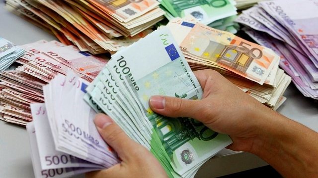 Euro në nivele minimale, Banka e Shqipërisë rrit blerjen e euros në treg