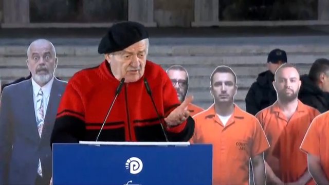 “Shyqyr që e kemi”/ Simpatizanti i PD lavde për Berishën: Je si Dielli për ne…