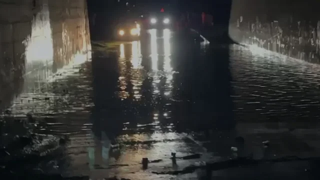 Vjosa doli nga shtrati dhe uji hyri në autostradën Vlorë-Fier, izolohen 6 fshatra, bllokohet qarkullimi i makinave