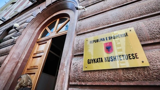 Gjykata kushtetuese vendos për punonjësen e spitalit privat e përfshirë në hetimet për Ahmetajn, kufizon