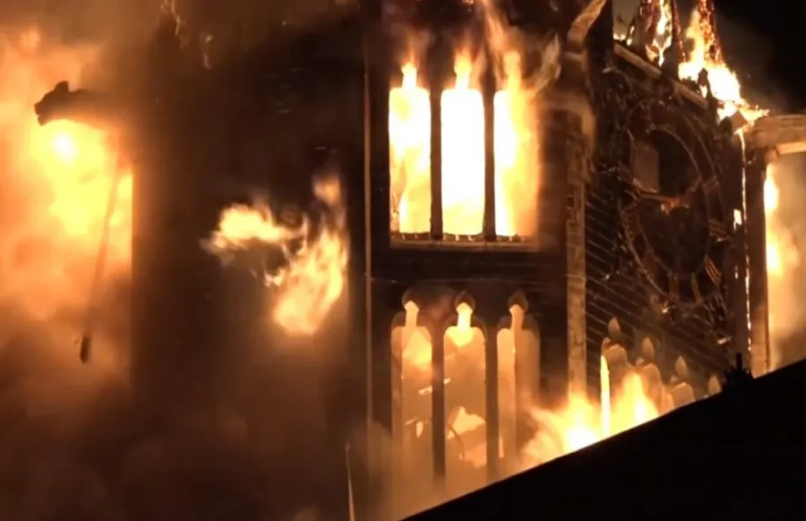 E rende! I vene zjarrin naten, shkrumbohet lokali i njohur ne Durres