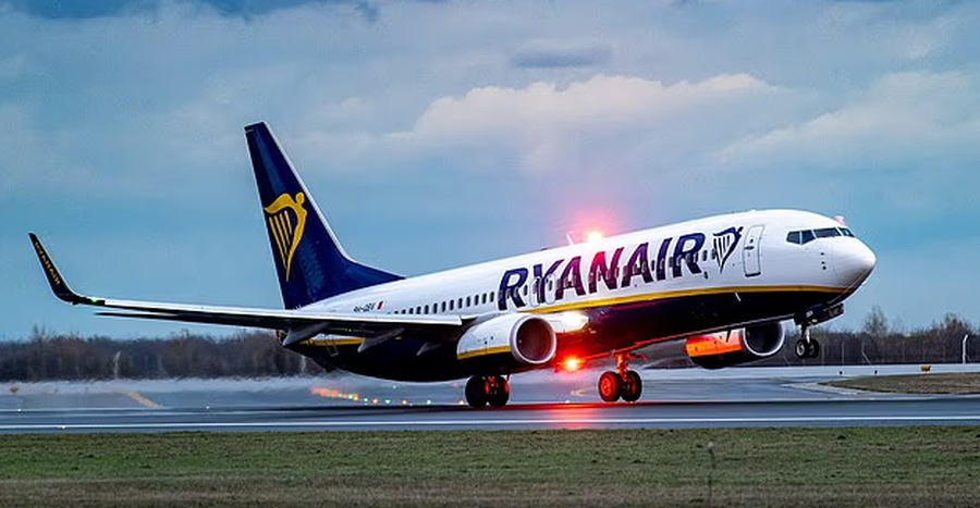 U nis nga Italia! 6 minuta larg tr*gjedisë, avionit RyanAir i mbaron karburanti në ajër