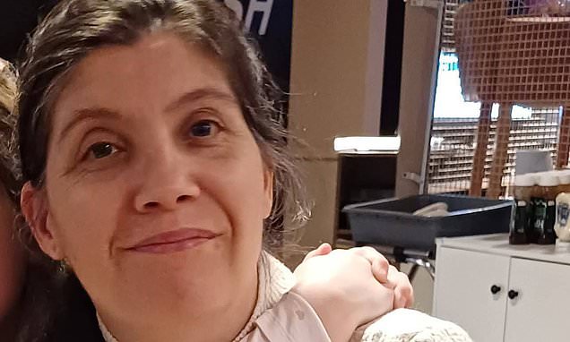 Furgoni ishte KUNDRAVAJTJE dhe u përplas me makinën e saj/ Vdes nëna e katër fëmijëve, vajza e vogël në gjendje të rëndë!