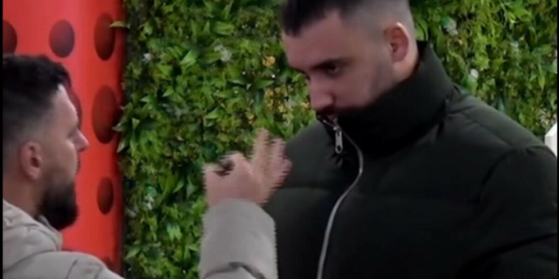 “A bie burri 46 vjeç në dashuri me vajzën 23 vjeçe këtu?”/ Plas keq mes Keijsit dhe Mirit: Turp të kesh