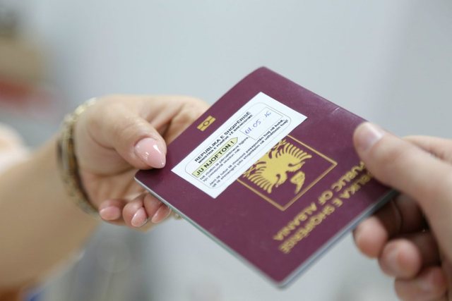 Renditja/ Pasaportat më të forta të 2026, surprizon vendi i parë, ja ku renditen Shqipëria dhe Kosova