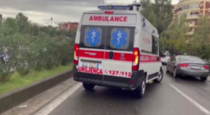 Aksident në aksin Elbasan-Shushicë, plagoset drejtuesi i mjetit, bllokohet qarkullimi