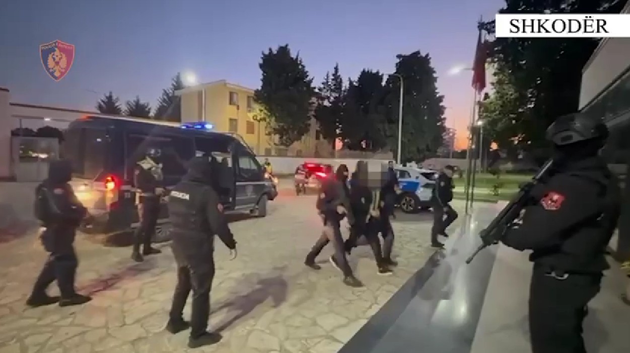 Vrasja e 67-vjeçarit nga shpërthimi në hyrjen e pallatit, detaji që “tradhtoi” të riun që vendosi eksplozivin në panelin elektrik! Dyshohet se…