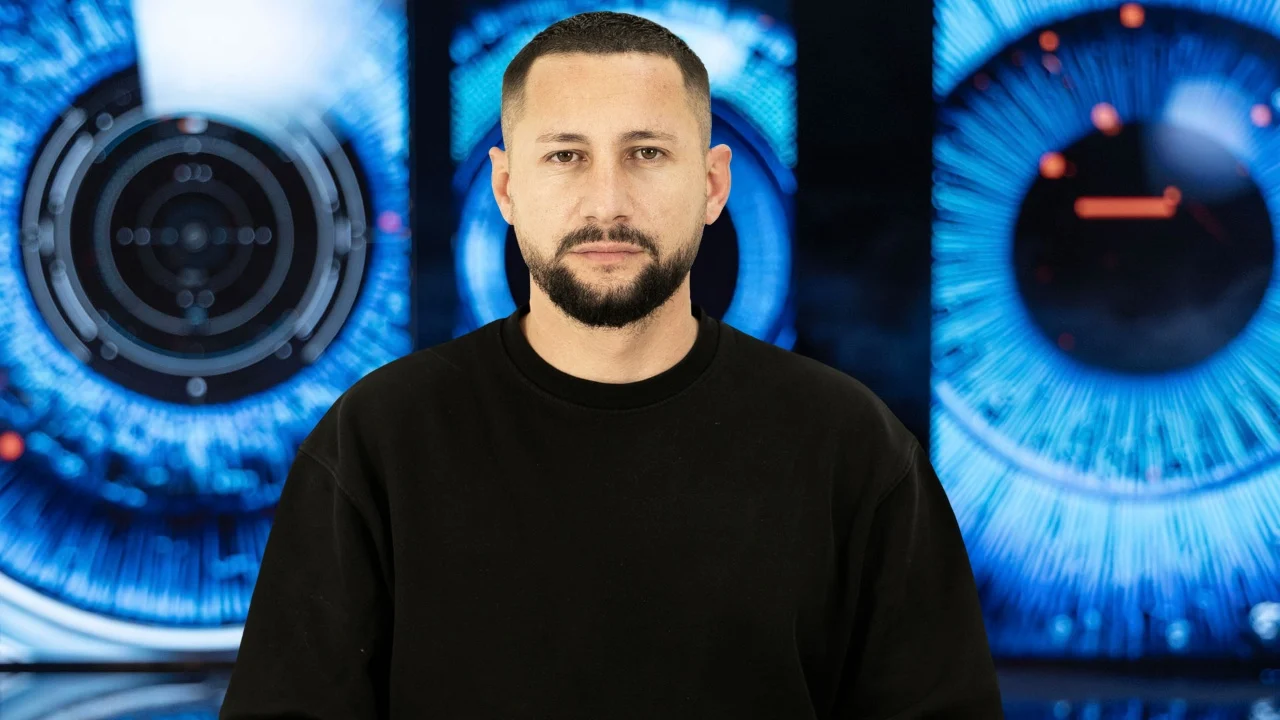 “Çuna përshëndetje, shitet kali”/ Futet në shtëpi në mënyrë të pazakontë, njihuni me banorin e ri të Big Brother Vip