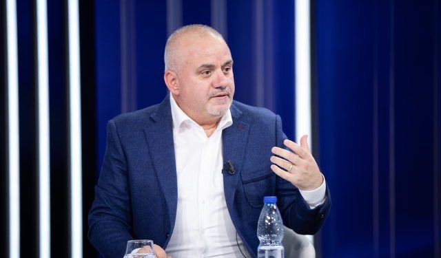 Artan Hoxha: Një fierak u shiti k*kainë ushtarëve të Ukrainës