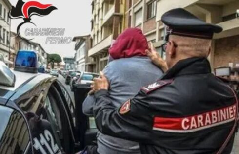 Shqiptari lyen me benzinë dhe tenton të djegë gruan pas sherrit! Djali i mitur i çiftit fshehu çakmakun dhe..