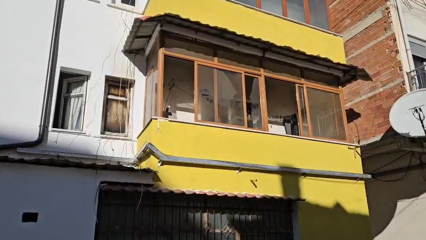 Banesa iu përfshi nga flakët, e moshuara ndërron jetë për shkak të asfiksisë! Pamje nga vendngjarja