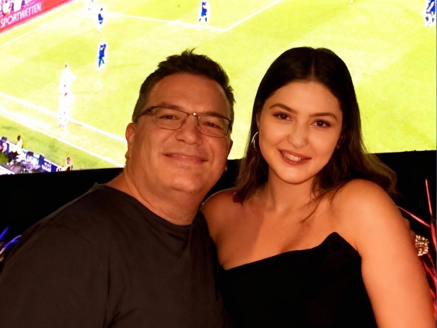 ‘Të dua..’, Si ia ‘futi’ gazetarja mjekut nga Kosova, dalin pamjet e miqesise se tyre! Policia e kapi mat me këtë gjë në dorë