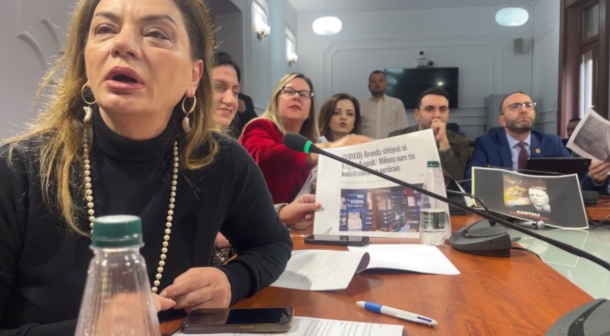 PS përjashtoi deputetët demokratë për sjellje jo etike, Vokshi: Distancohuni dhe hiqni imunitetin e Ballukut, ne nuk tërhiqemi